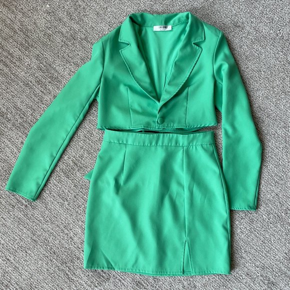 ASOS Saint Genies cropped blazer with bow back and skirt set in green small - Picture 3 of 5